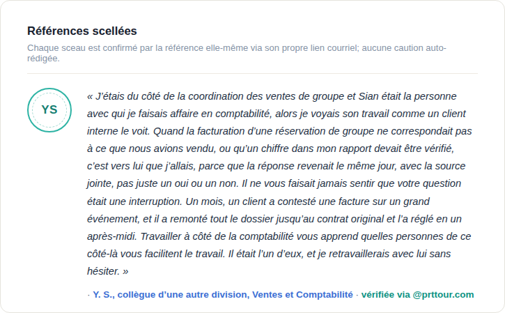 Une référence scellée sur un profil en ligne, confirmée par la personne qui la donne depuis son propre courriel et créditée par ses initiales à son choix, avec sa relation et son domaine vérifié affichés